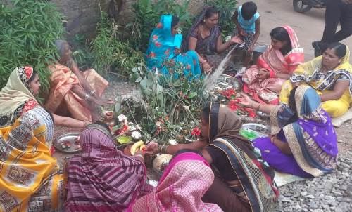 माताओं ने दिनभर व्रत रखकर की खमरछठ की पूजा