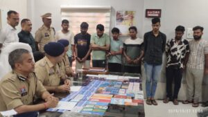 खैरागढ़ पुलिस की बड़ी कार्रवाई: कल्याण में चल रहे साइबर फ्रॉड और ऑनलाइन गेमिंग ‘100 बुक’ गैंग का नेटवर्क ध्वस्त, 50 करोड़ से अधिक का लेन-देन उजागर